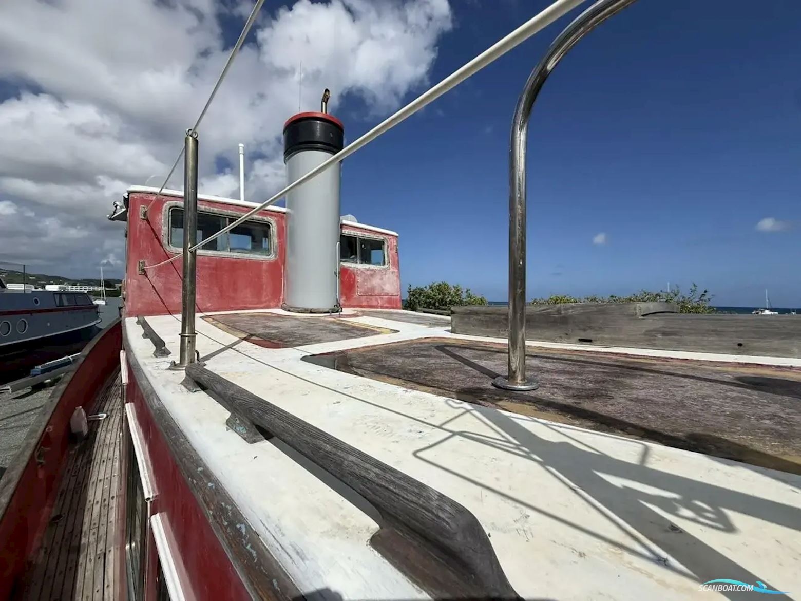 Custom Lord Nelson Victory Tug 37