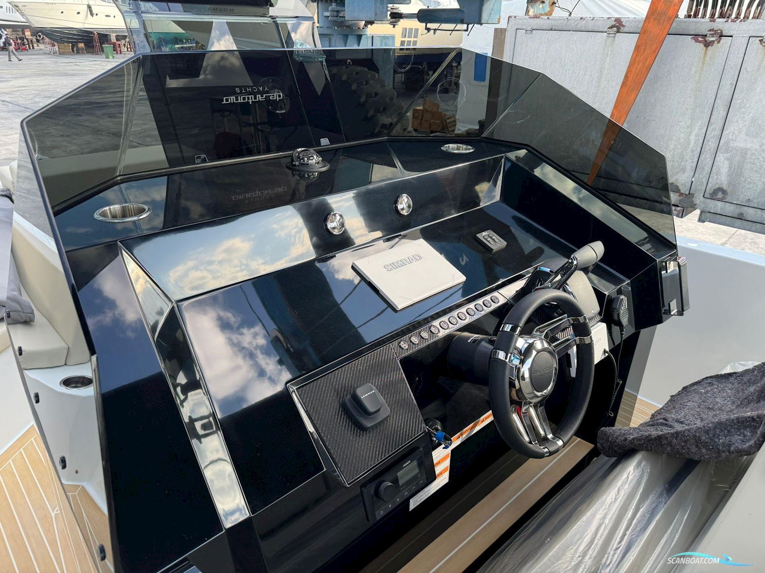 De Antonio Yachts D28 Open