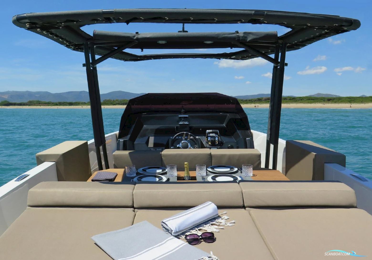 De Antonio Yachts D28 Open