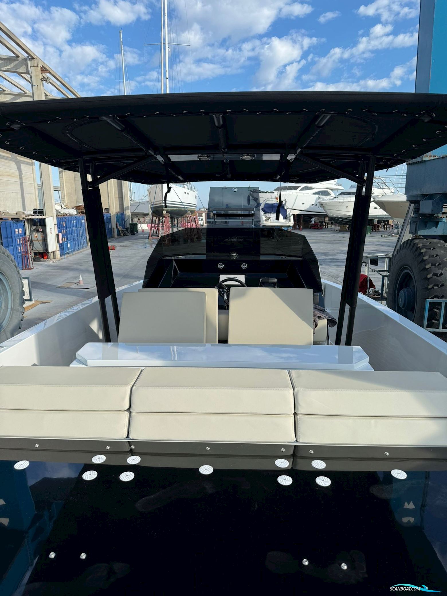 De Antonio Yachts D28