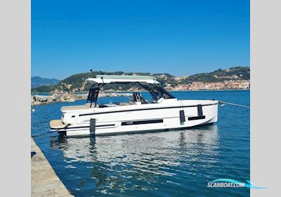 De Antonio Yachts D32 Motorbåt 2024, med 2x Mercury F 300 XL DTS Verado AMS V8 motor, Italien