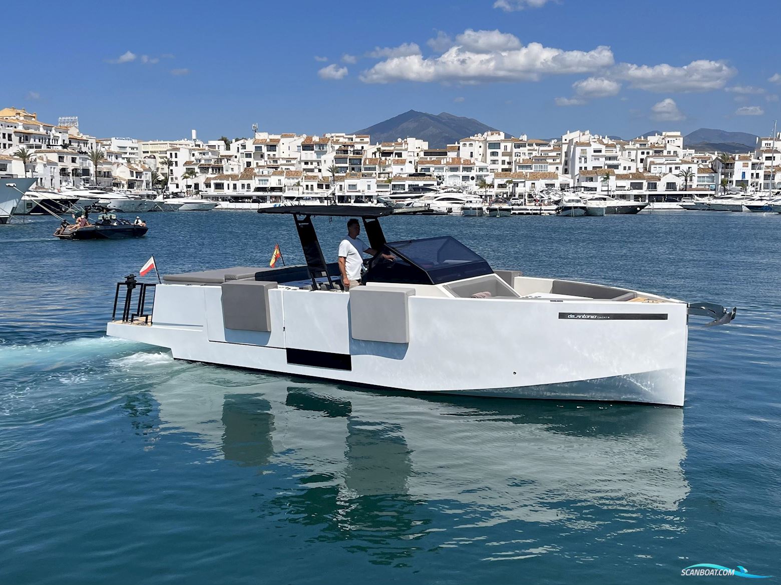 De Antonio Yachts D33 OPEN