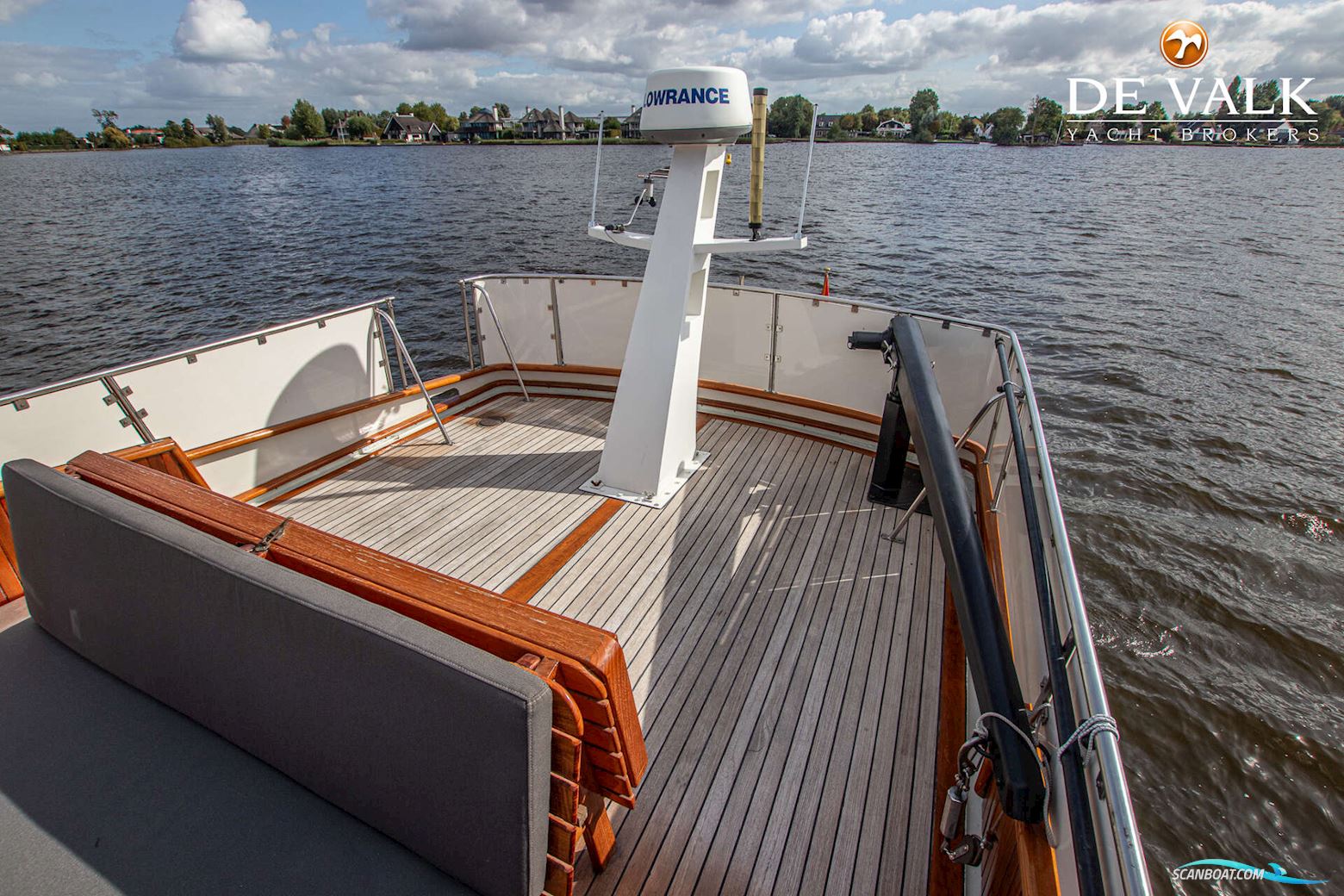 De Vries Lentsch 44 Sedan