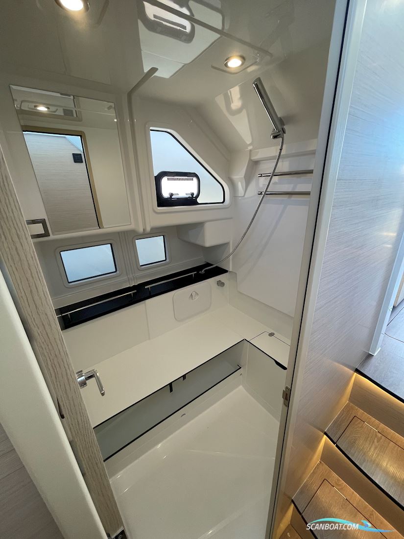 Delphia 11 Flylounge