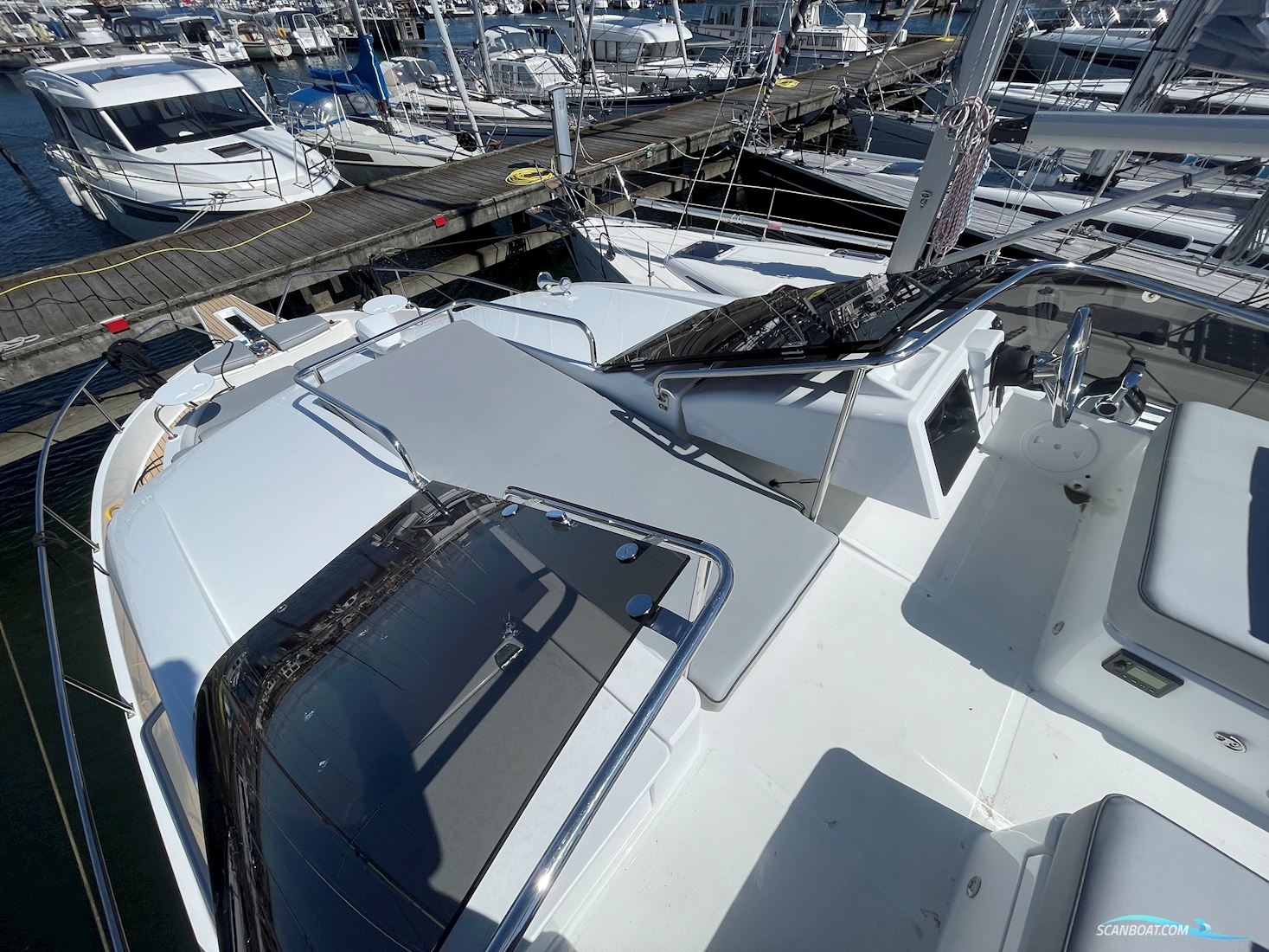 Delphia 11 Flylounge