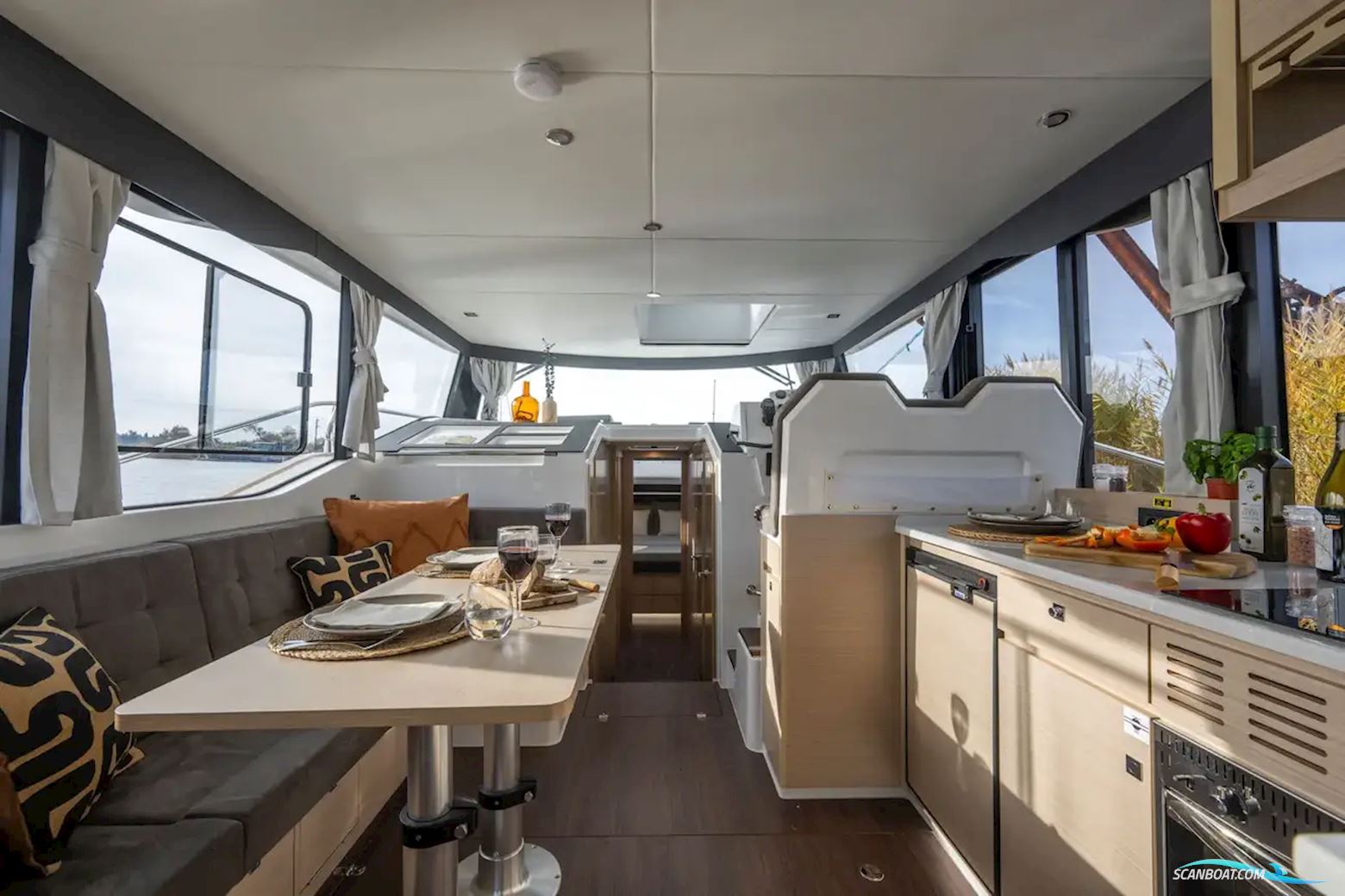 Delphia 12 Flylounge