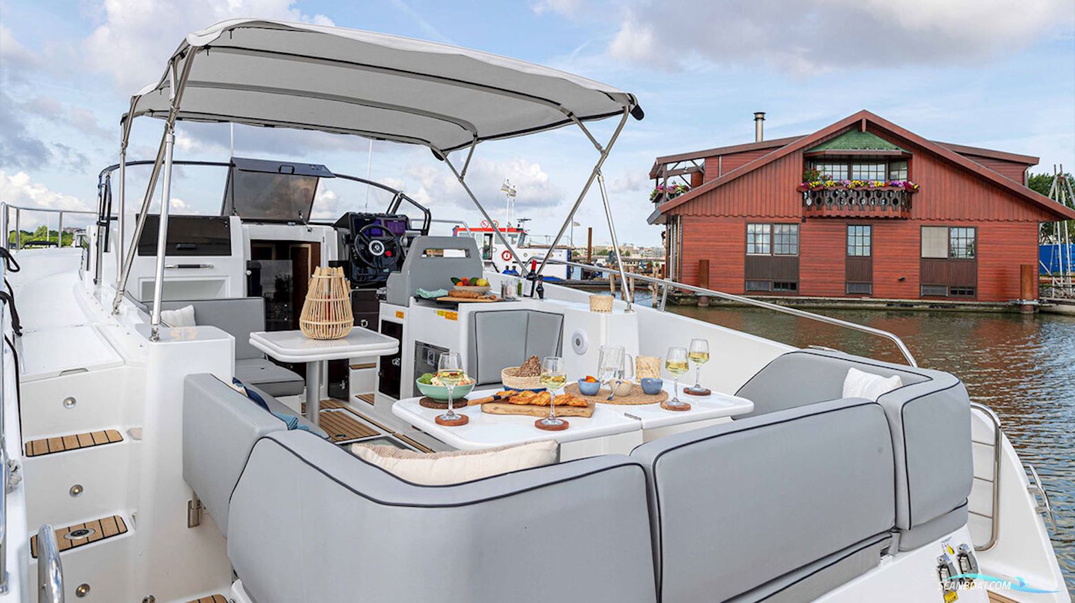 DELPHIA YACHTS 10 Lounge Electric DEMO, direct verkrijgbaar en vaarklaar. (PRIJSVERLAGING!!)