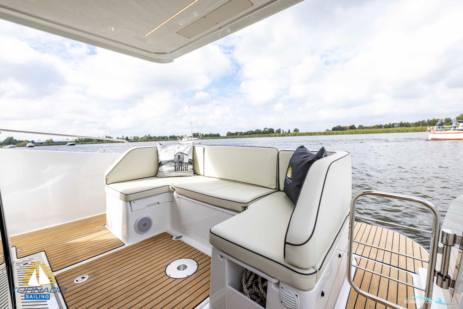 DELPHIA YACHTS 10 Sedan Electric