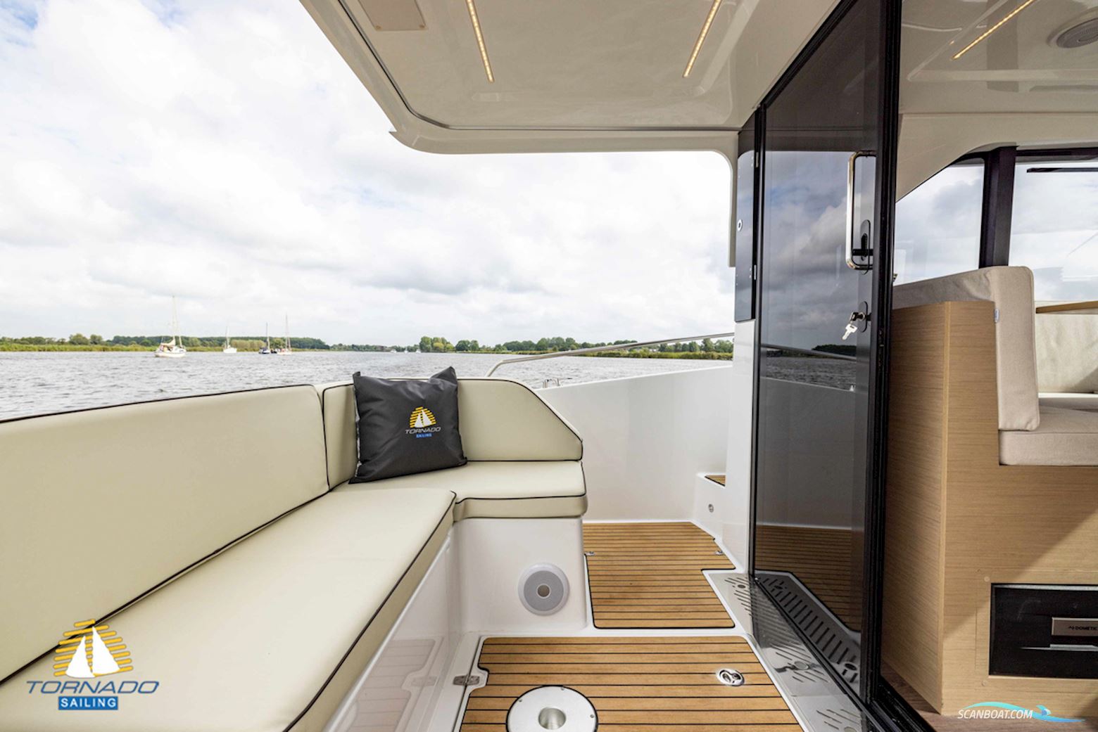 DELPHIA YACHTS 10 Sedan Electric