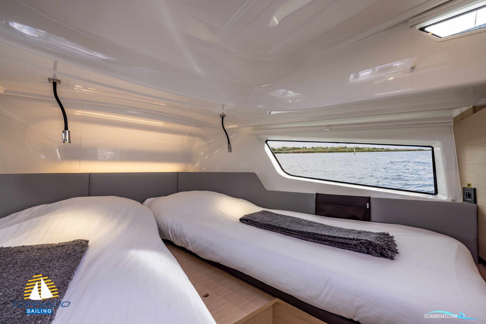 DELPHIA YACHTS 10 Sedan Electric