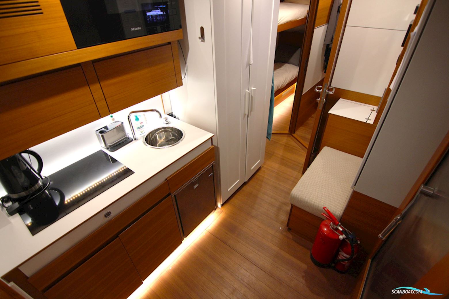 Delta Powerboats 88 Carbon