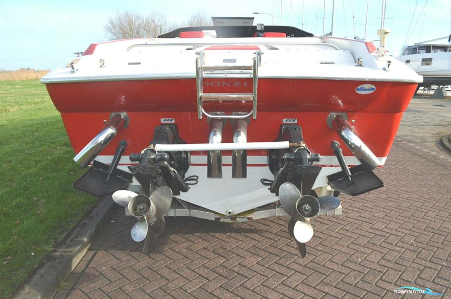 Donzi 30 "Black Widow"