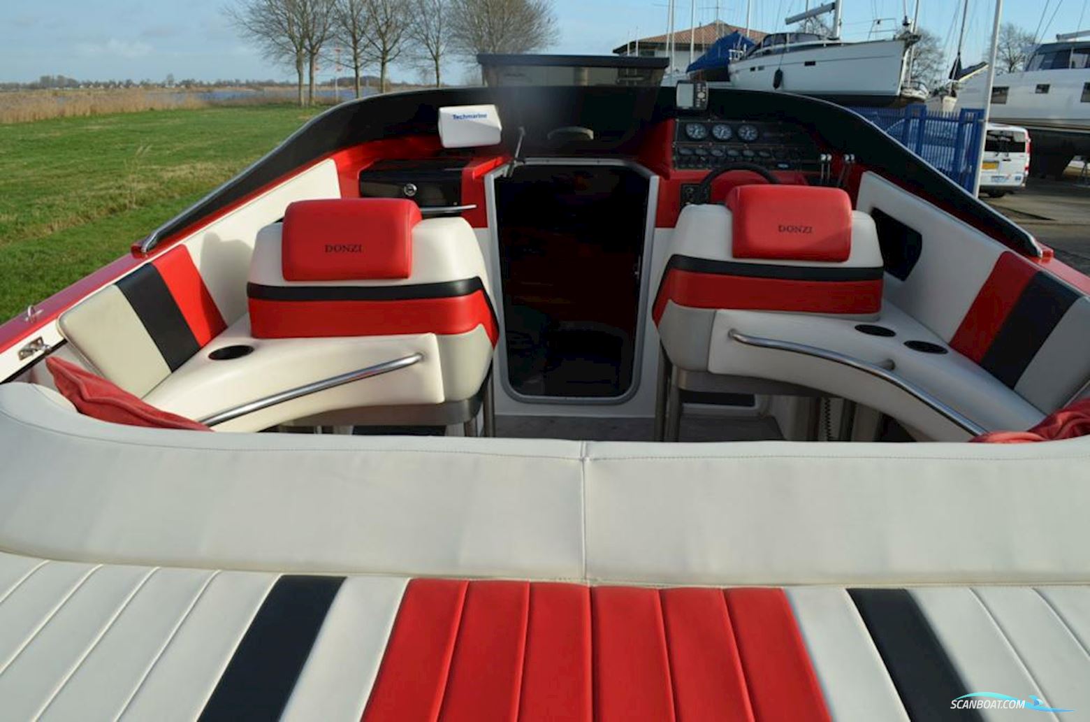 Donzi 30 "Black Widow"