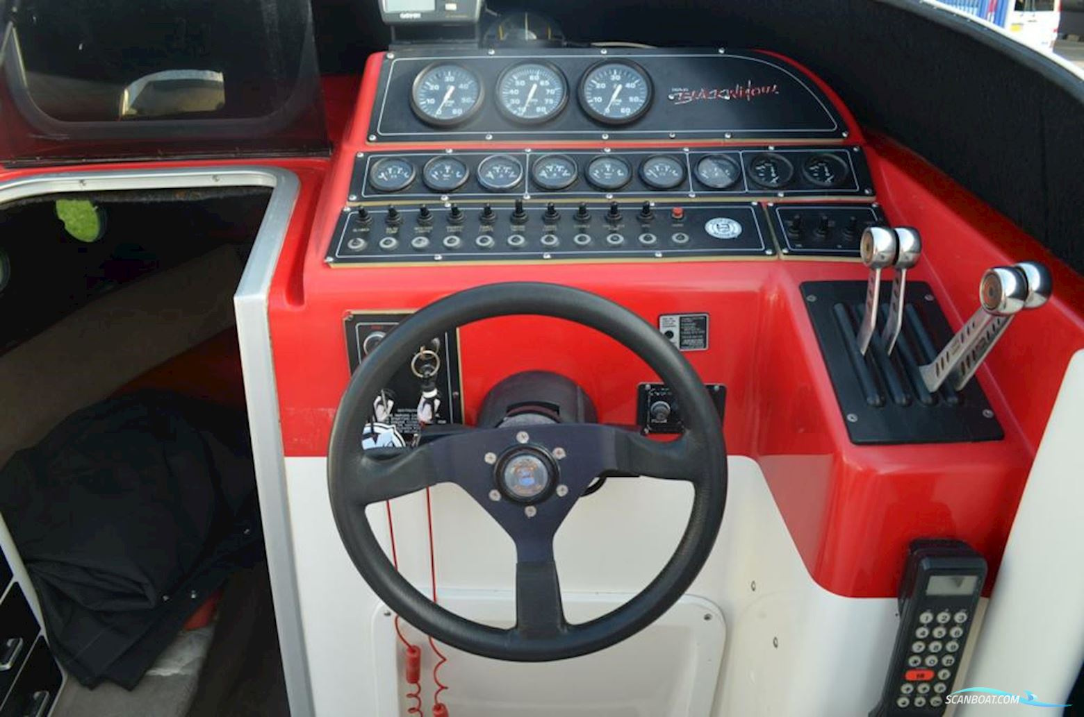 Donzi 30 "Black Widow"