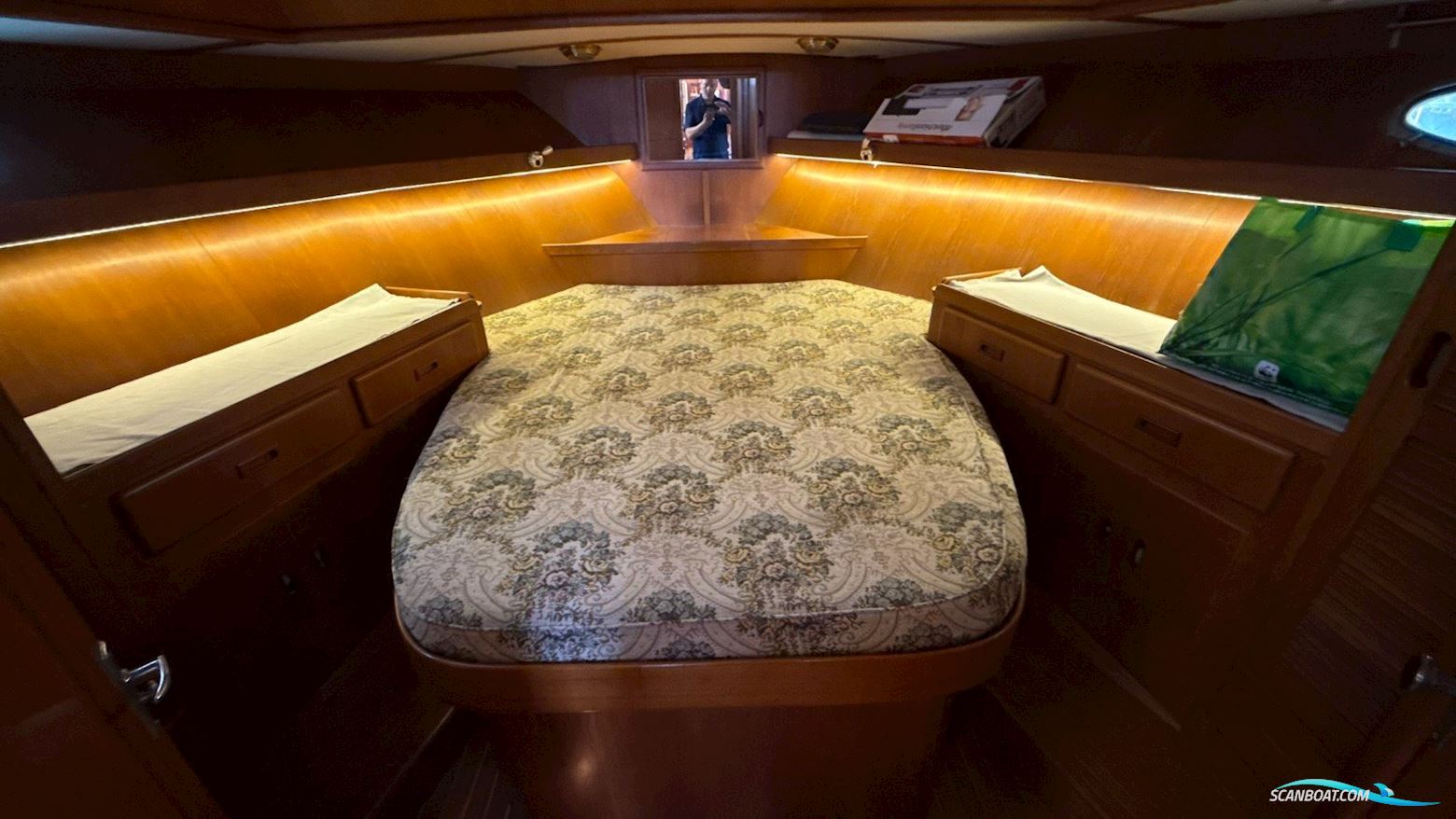Edership 37 Aft Cabin