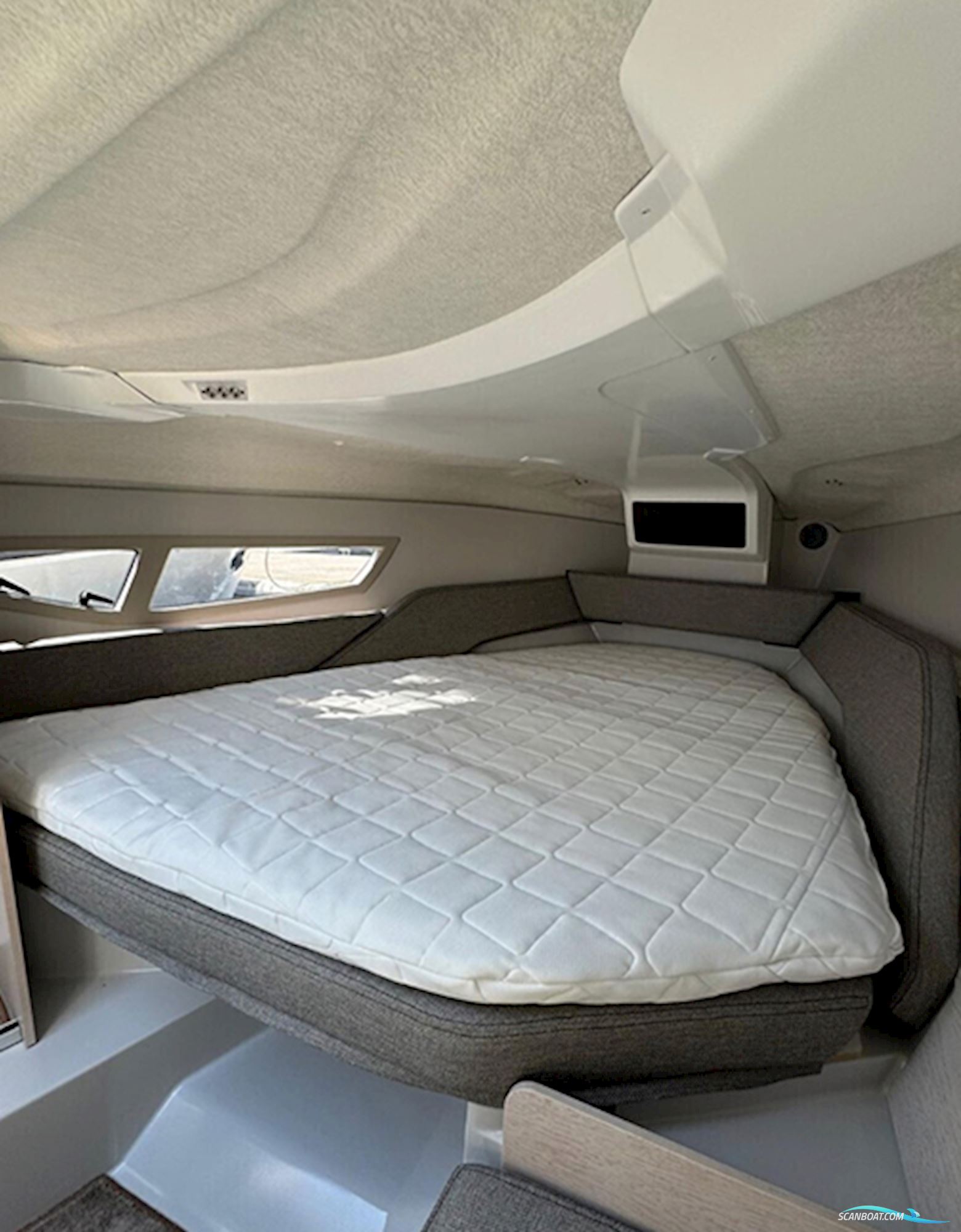 Eker Design AS Silver Raptor DCz