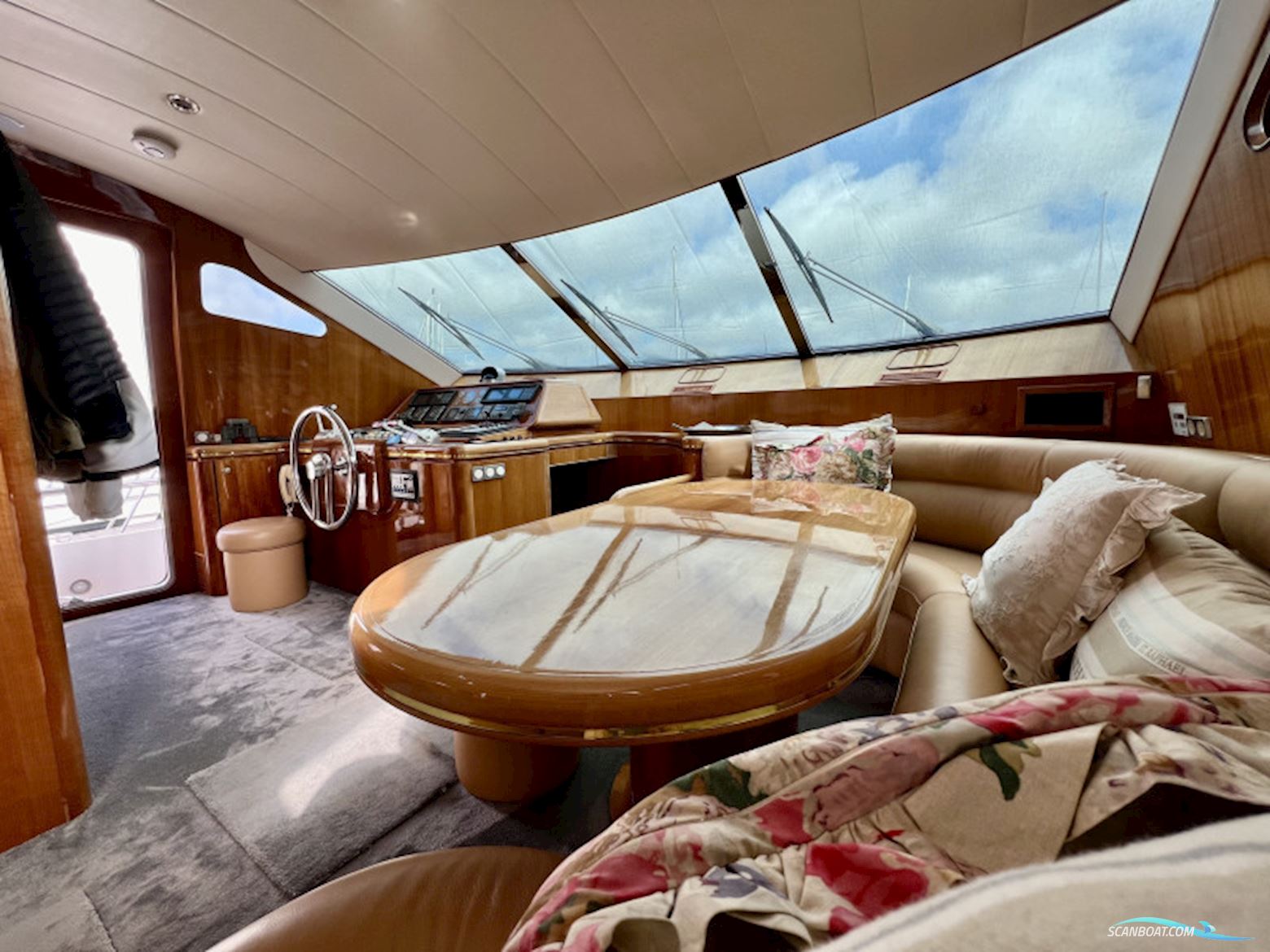 Elegance 70 Flybridge