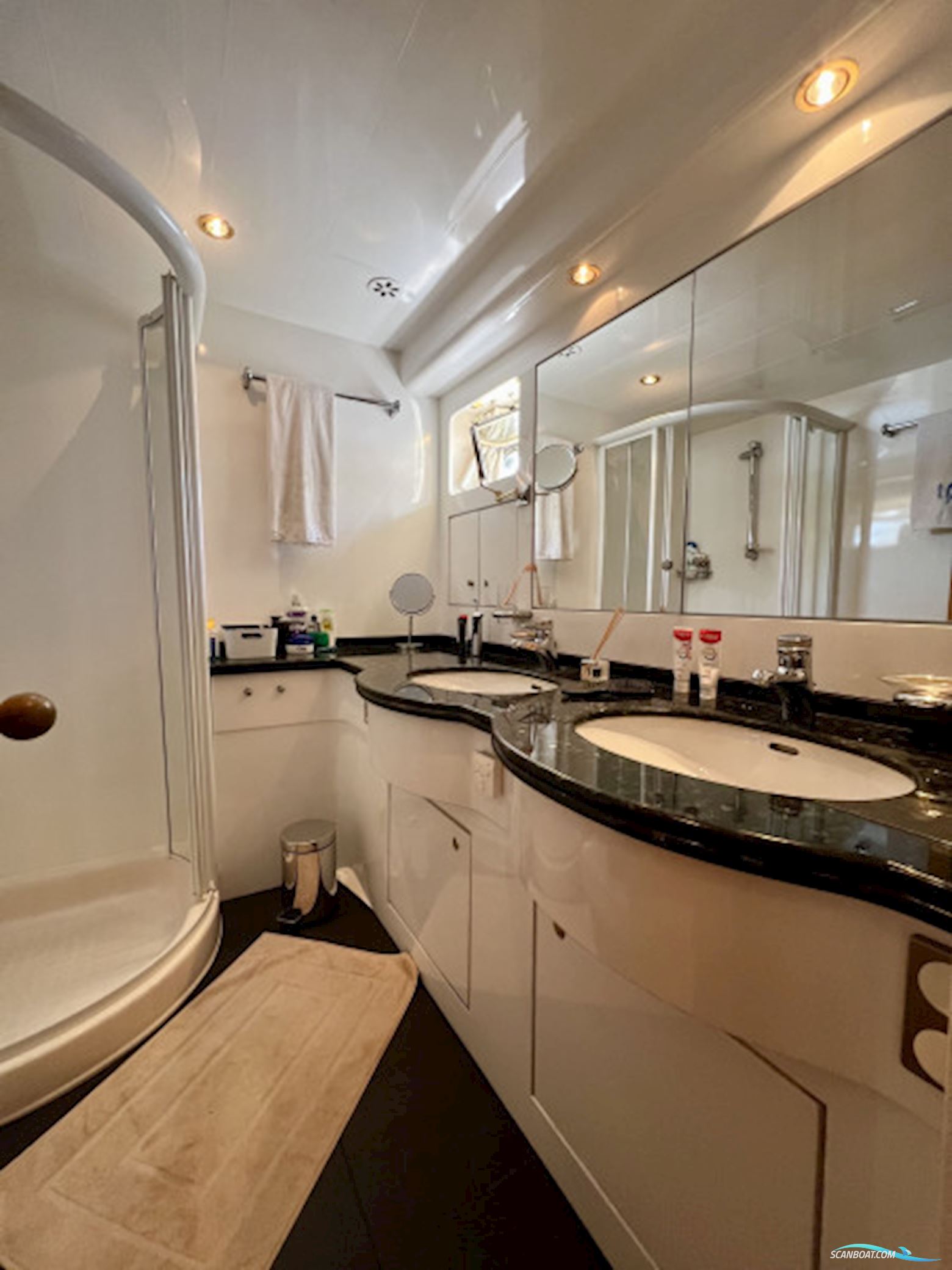 Elegance 70 Flybridge