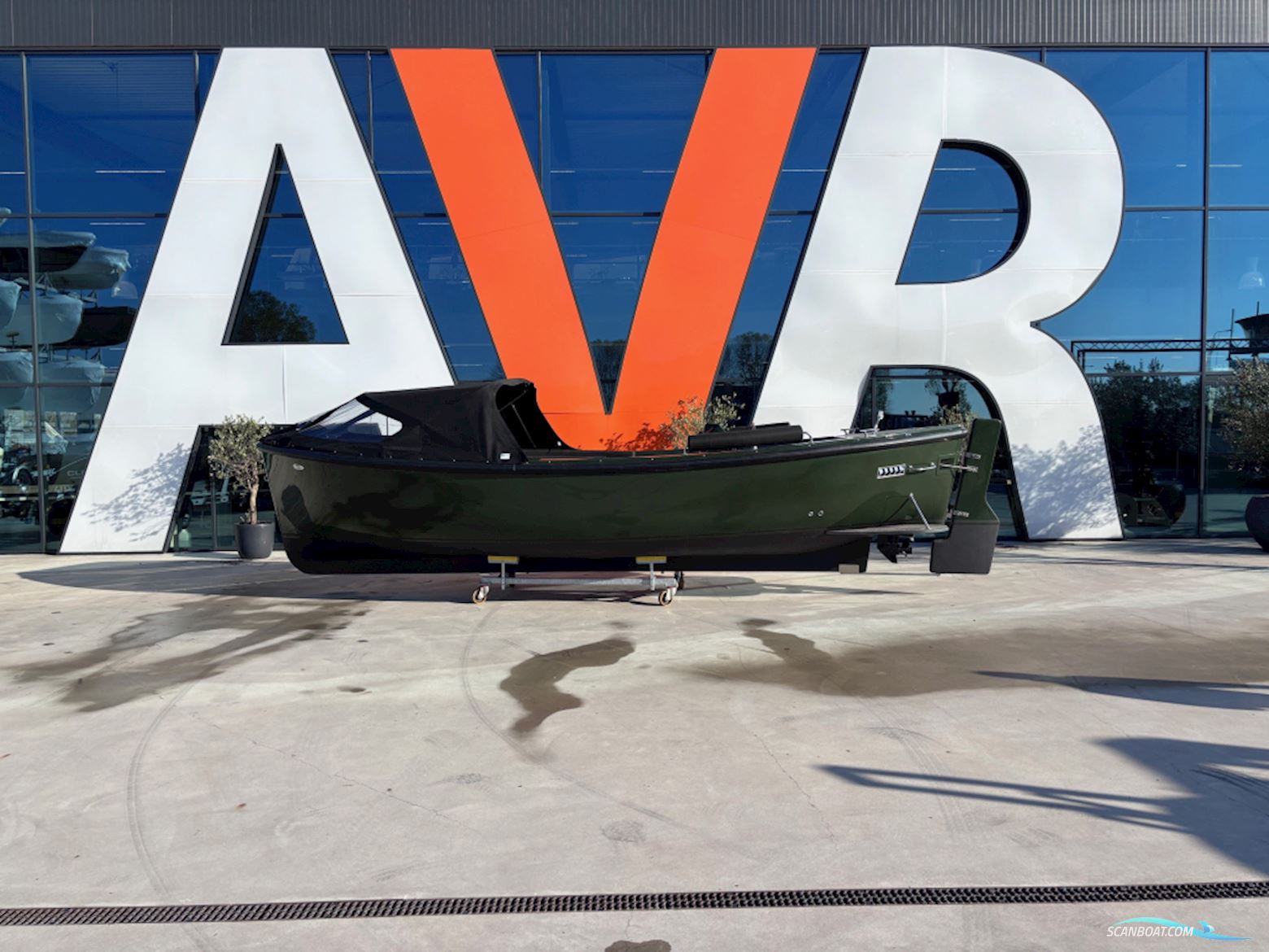 Escape 750 Overjarig Motorbåt 2020, med Tohatsu motor, Holland