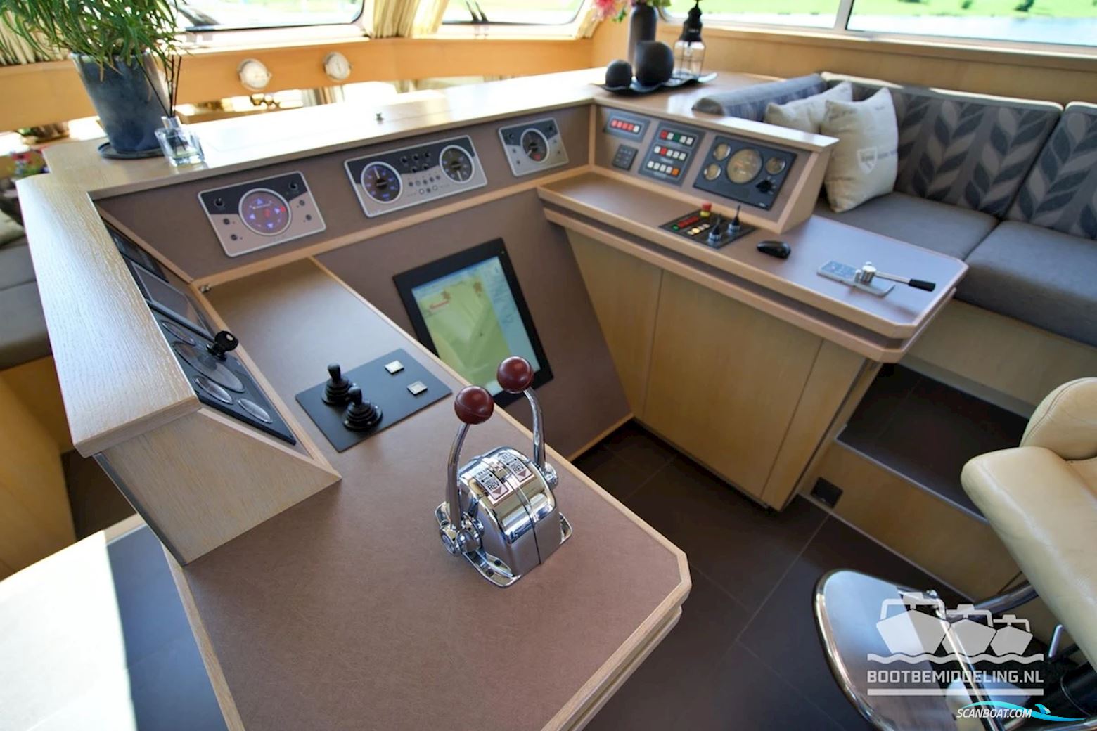 Euroship 1900 Pilothouse