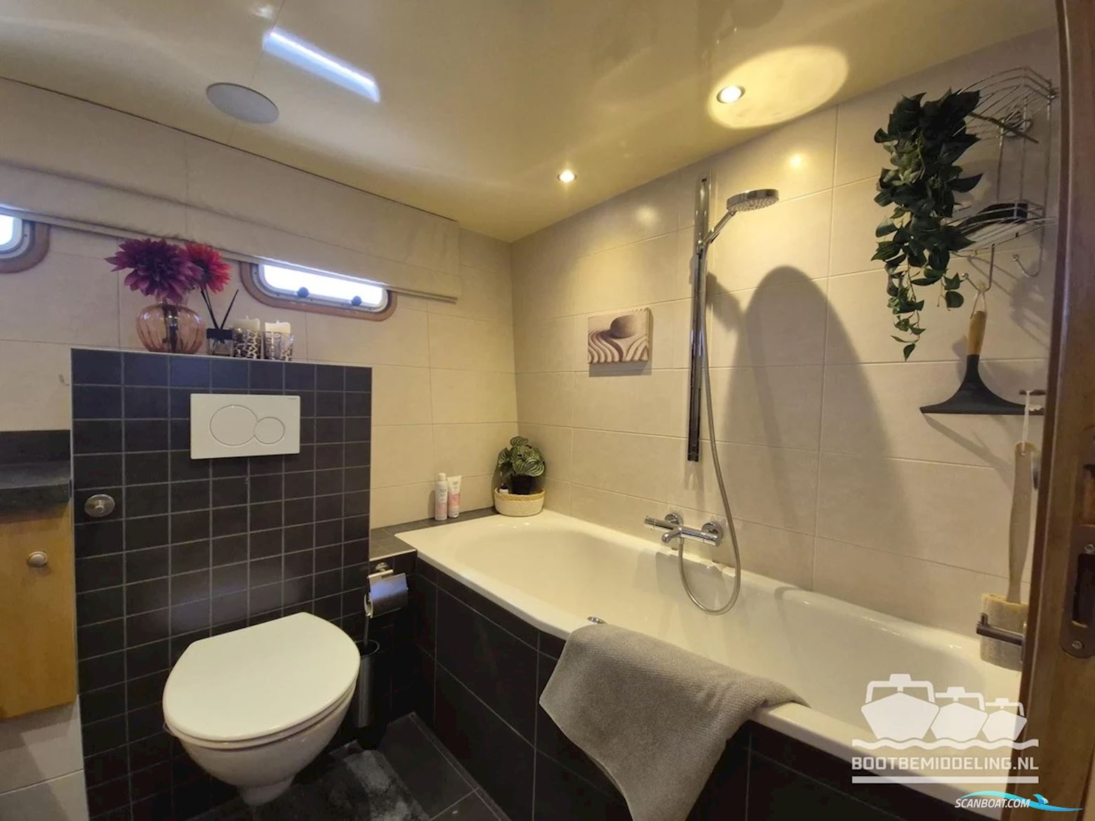 Euroship 1900 Pilothouse