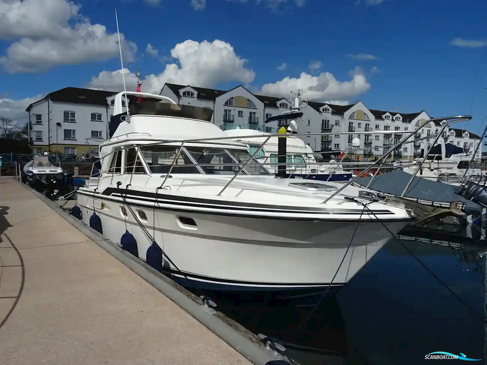 Fairline 31 Corniche Flybridge Motorbåt 1991, med Volvo motor, England