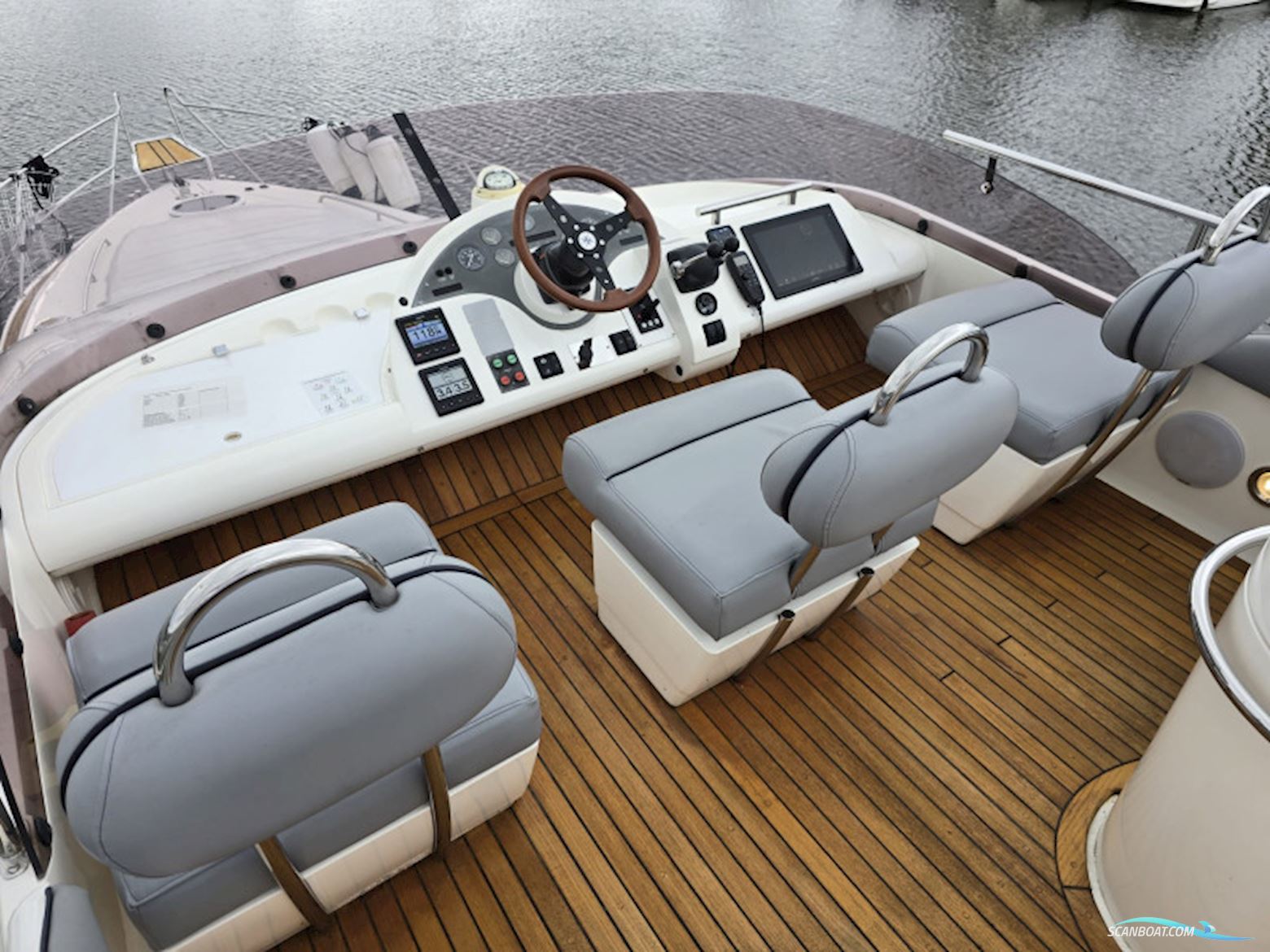 Fairline Phantom 43 Fly