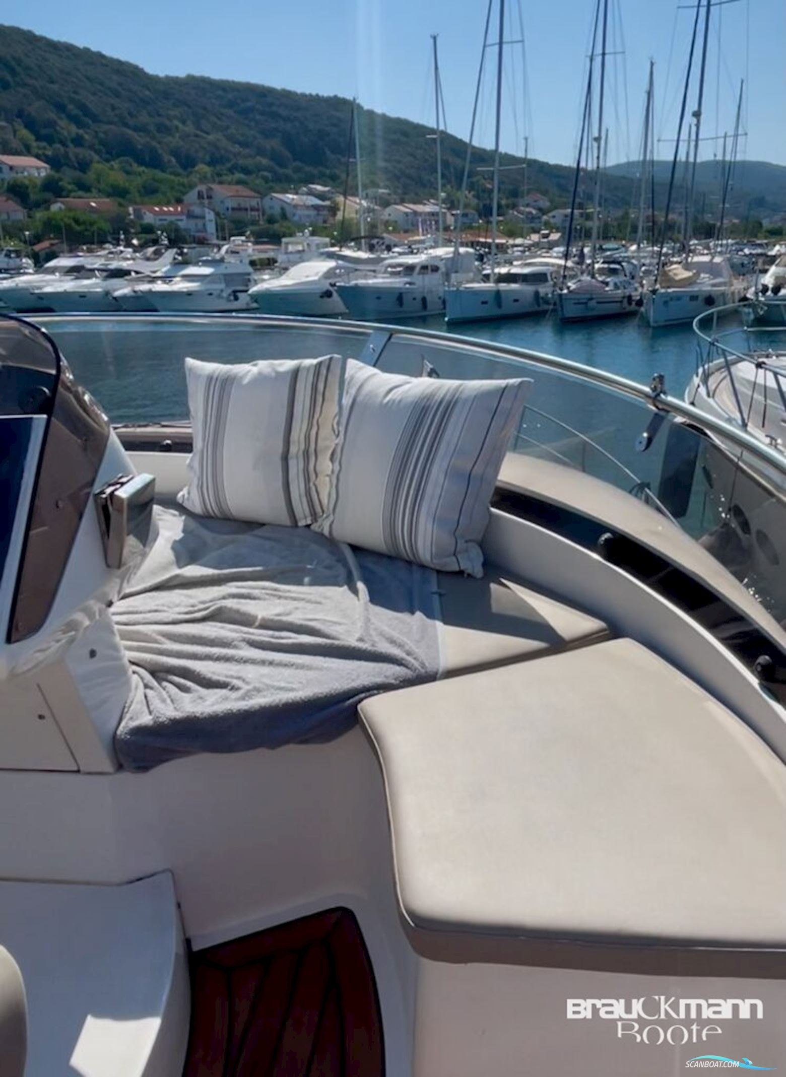 Fairline Squadron 52