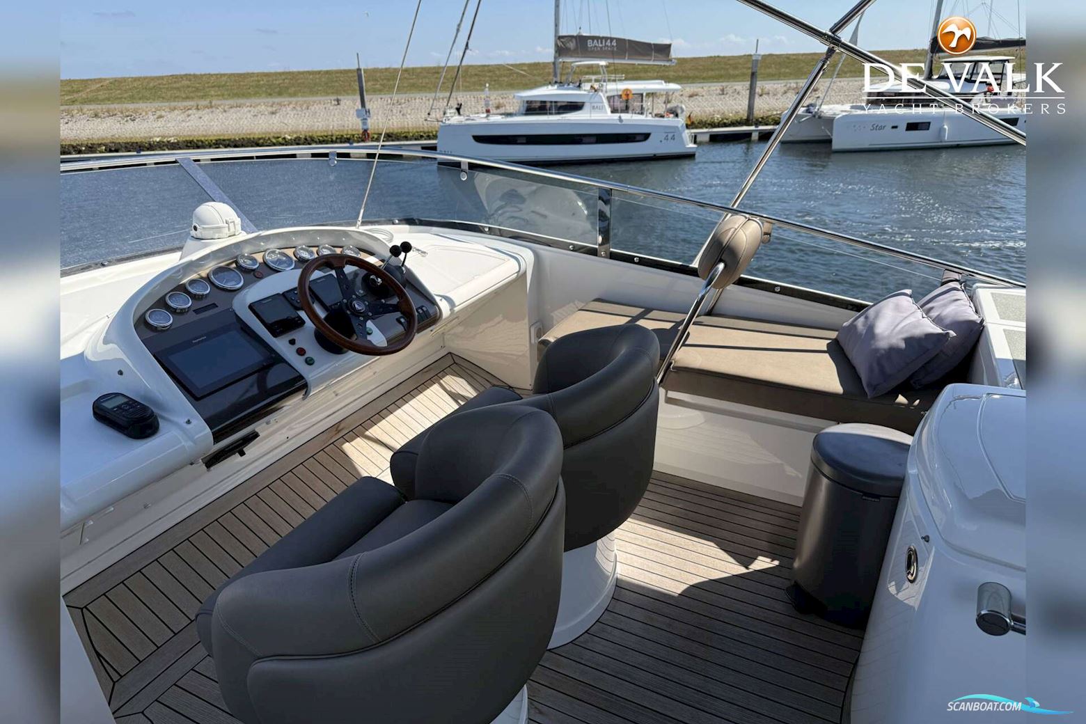 Fairline Squadron 55