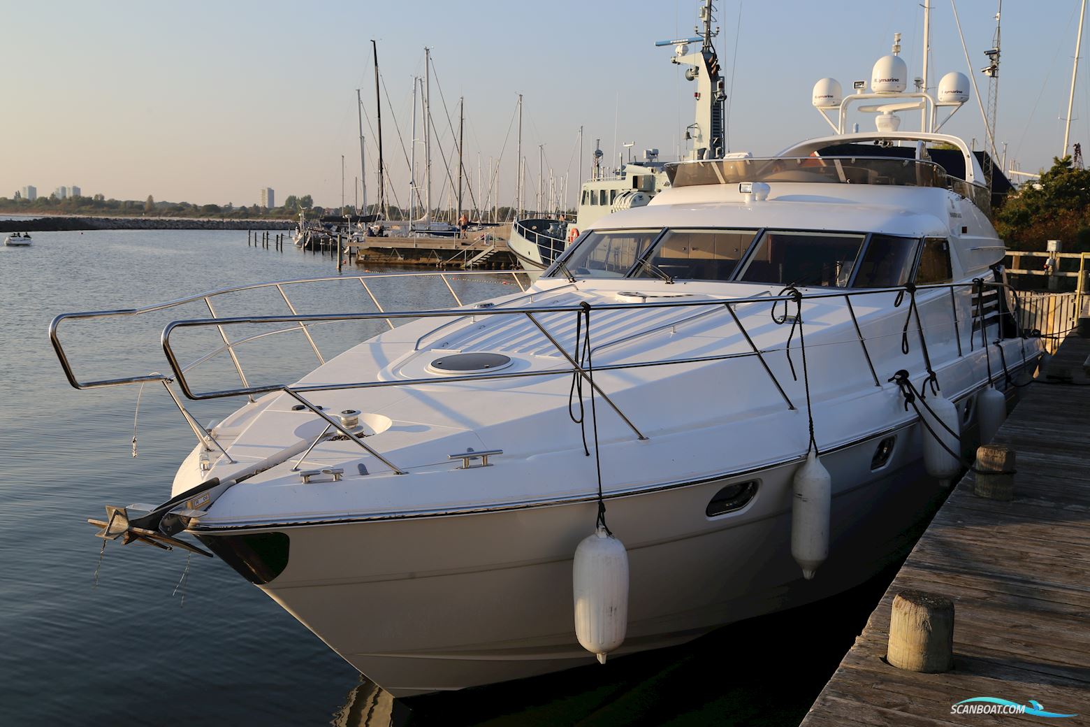 Fairline Squadron 59 Motorbåt 1998, med Caterpillar
 motor, Danmark