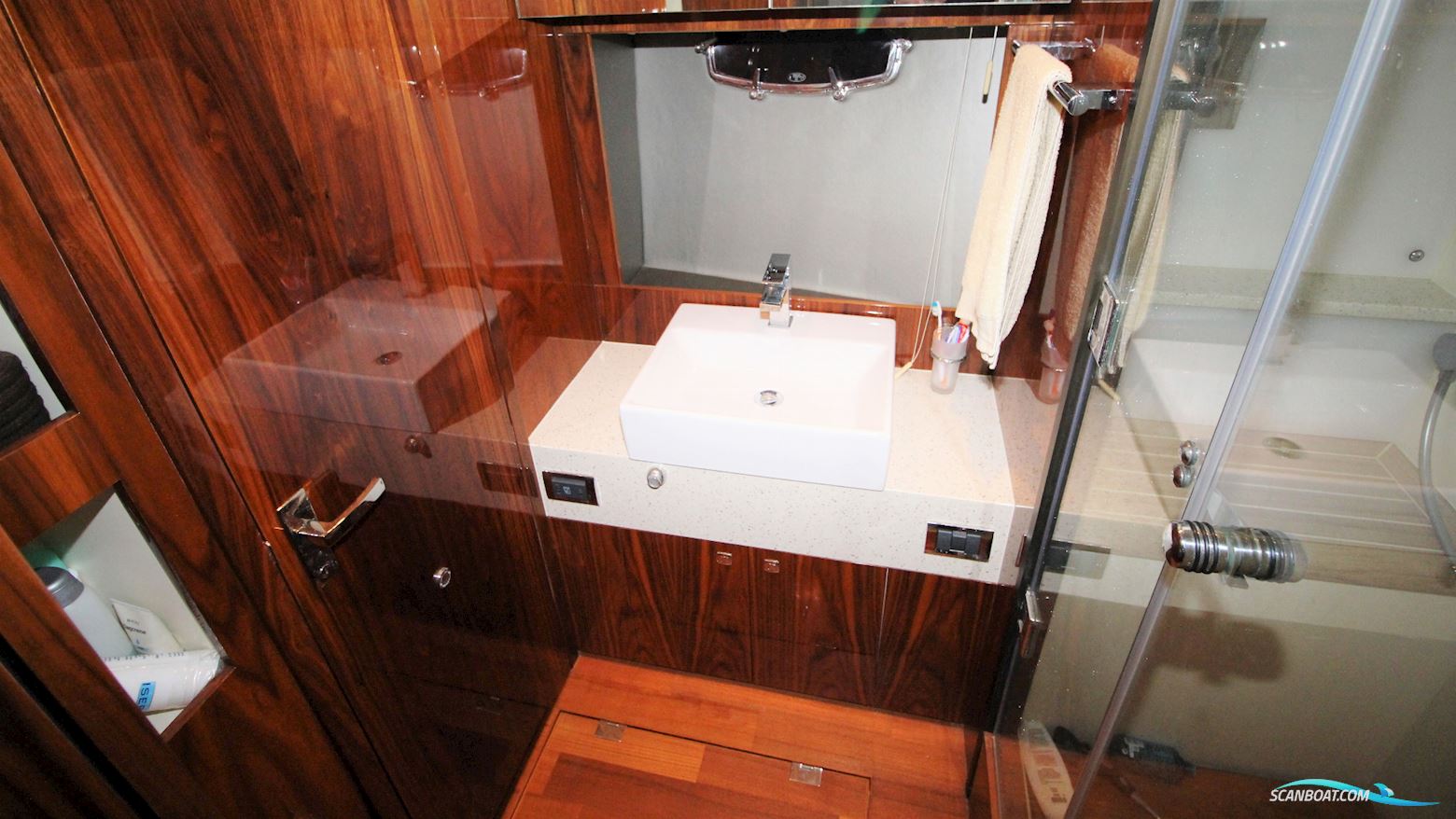 Fairline Squadron 65