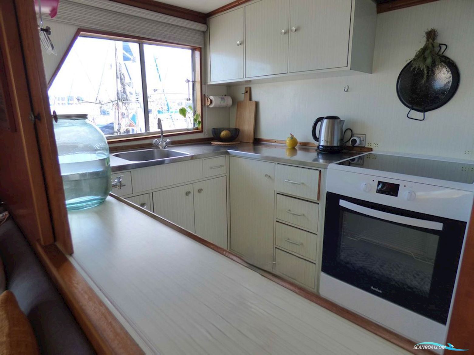 Feadship 18.50