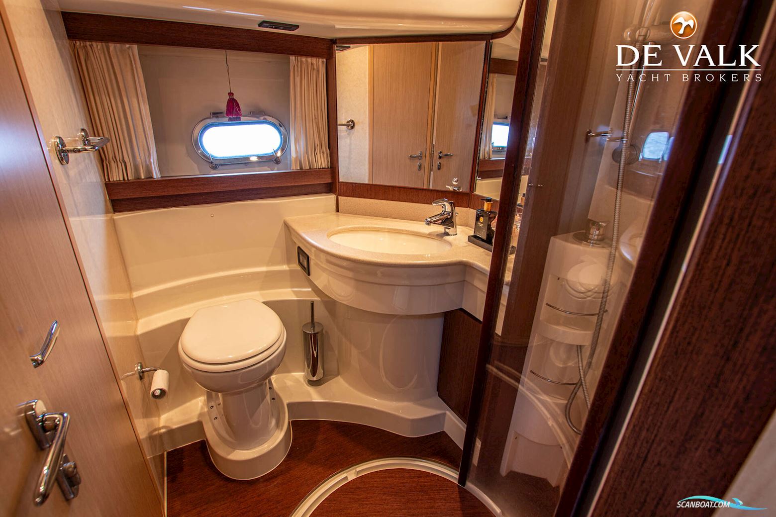 Ferretti 550