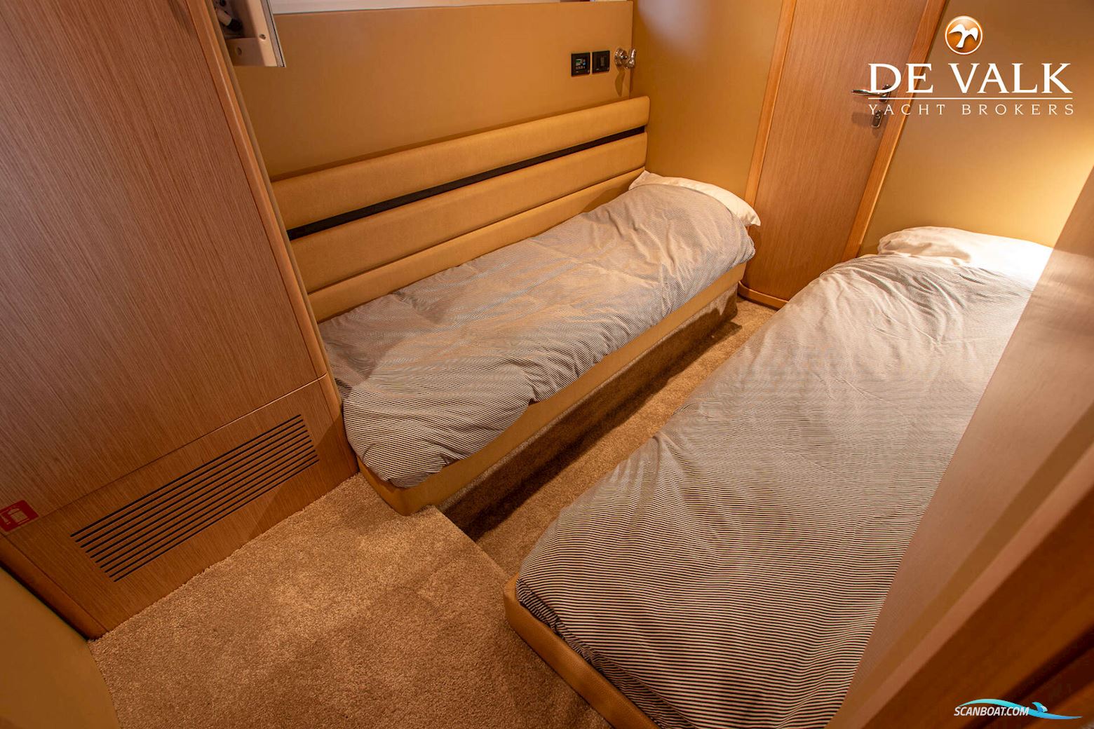 Ferretti 550