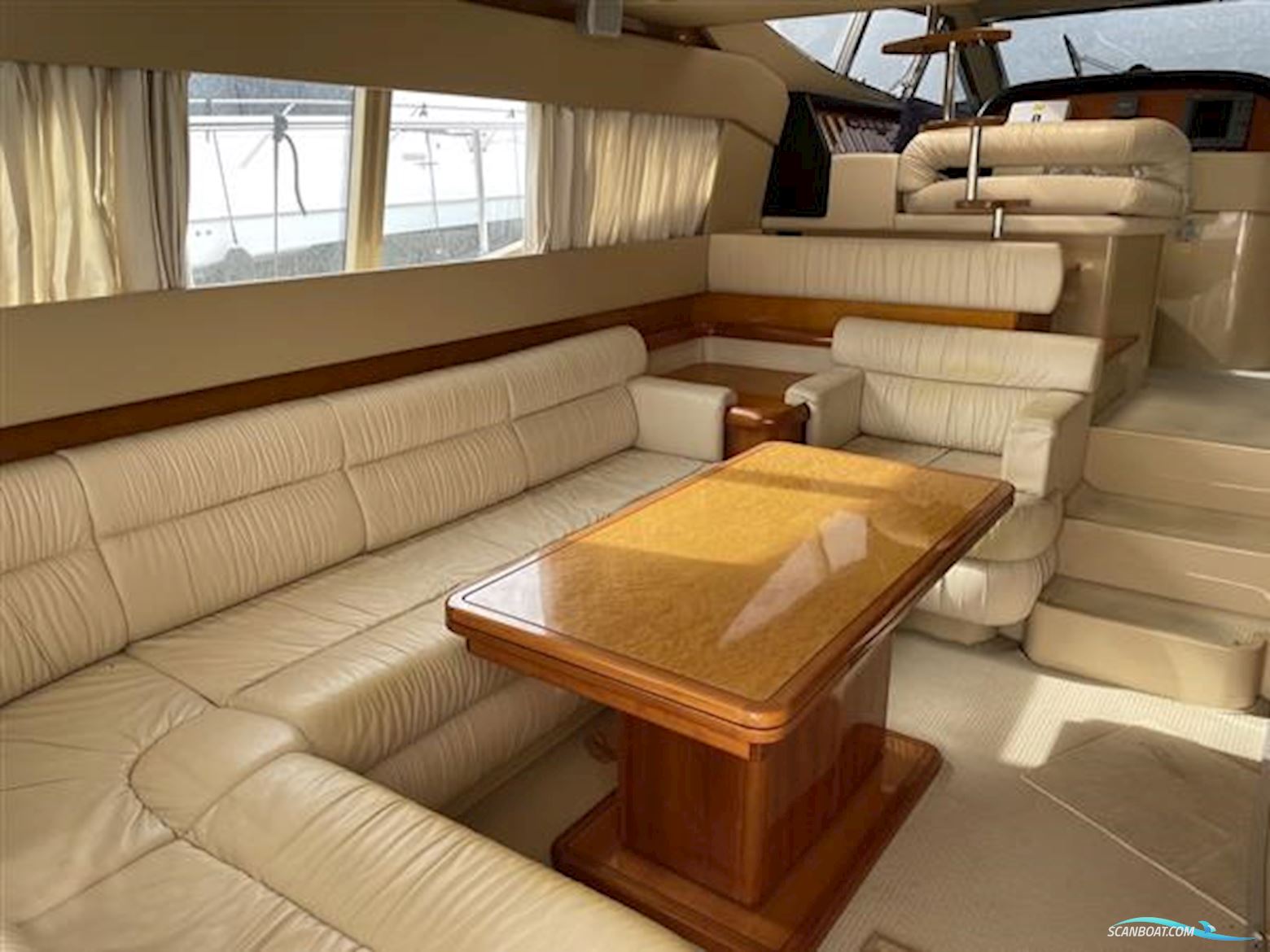 Ferretti 590