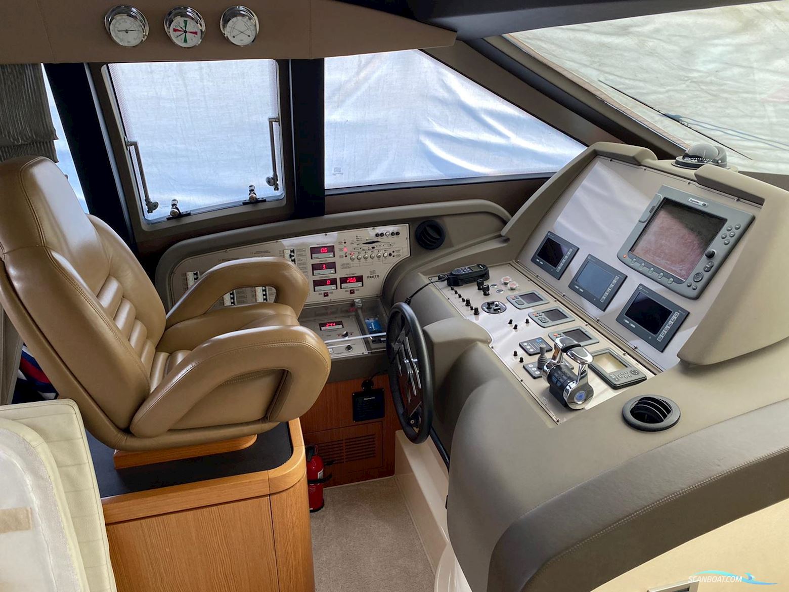 Ferretti 592