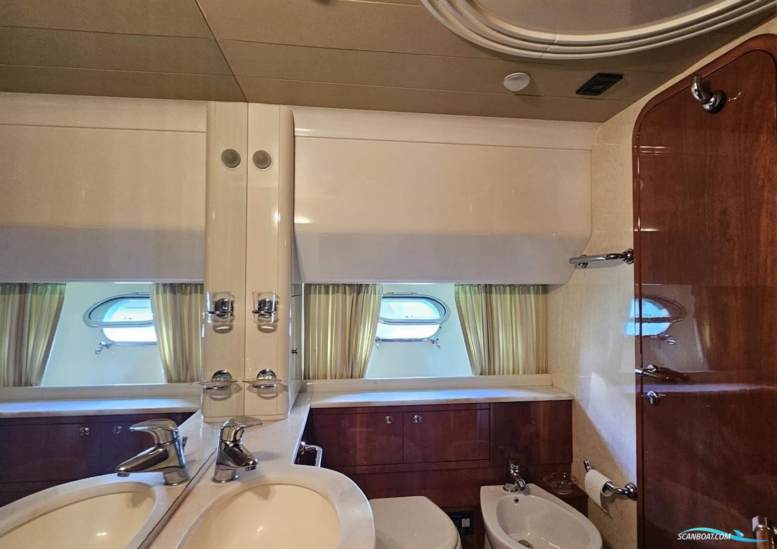 Ferretti 68