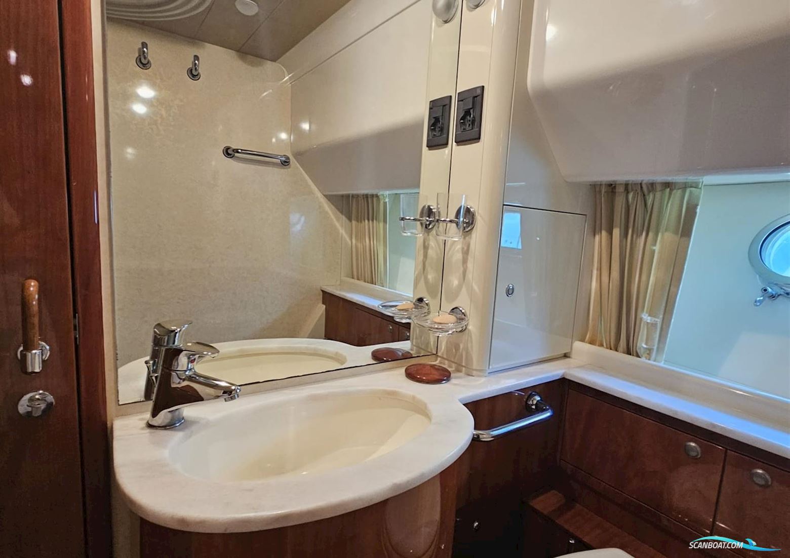 Ferretti 68