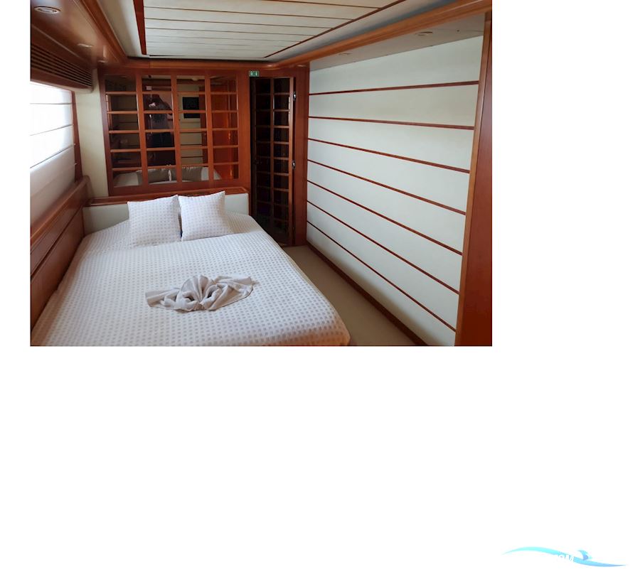 Ferretti 94 Custom Line