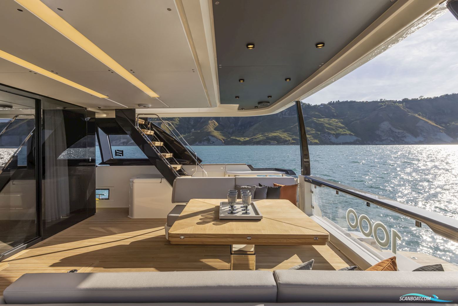 Ferretti Yachts 1000