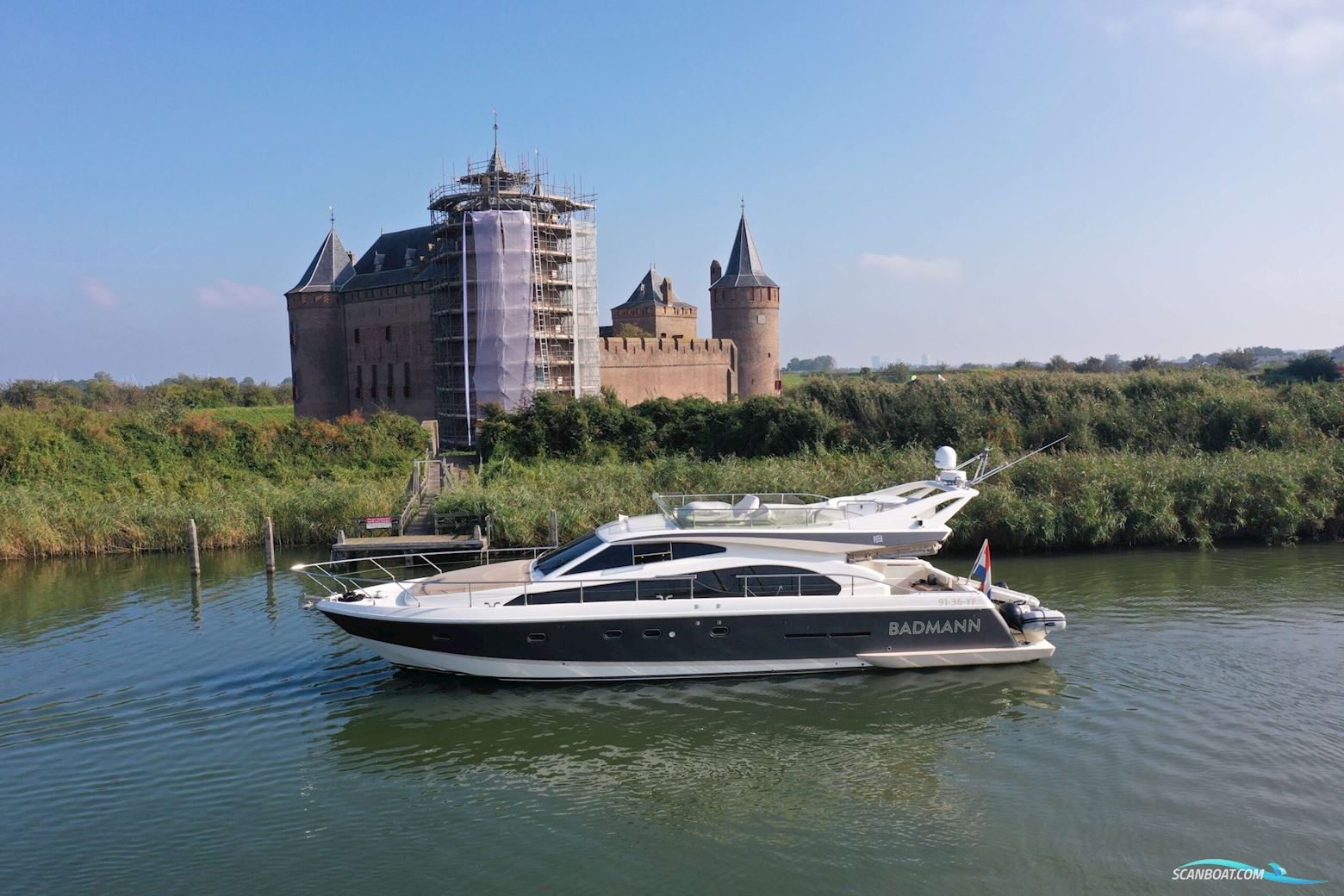 Ferretti Yachts 530