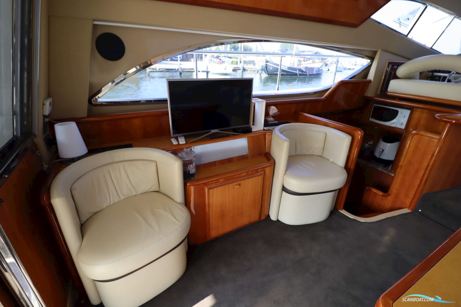 Ferretti Yachts 530