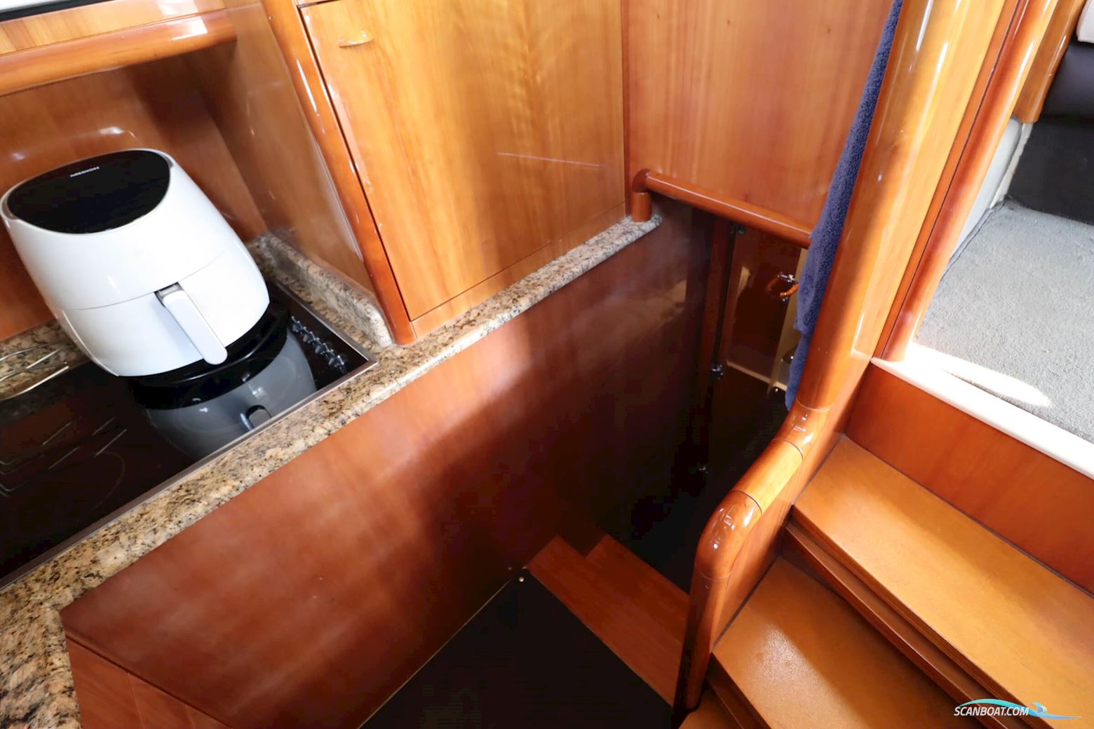Ferretti Yachts 530