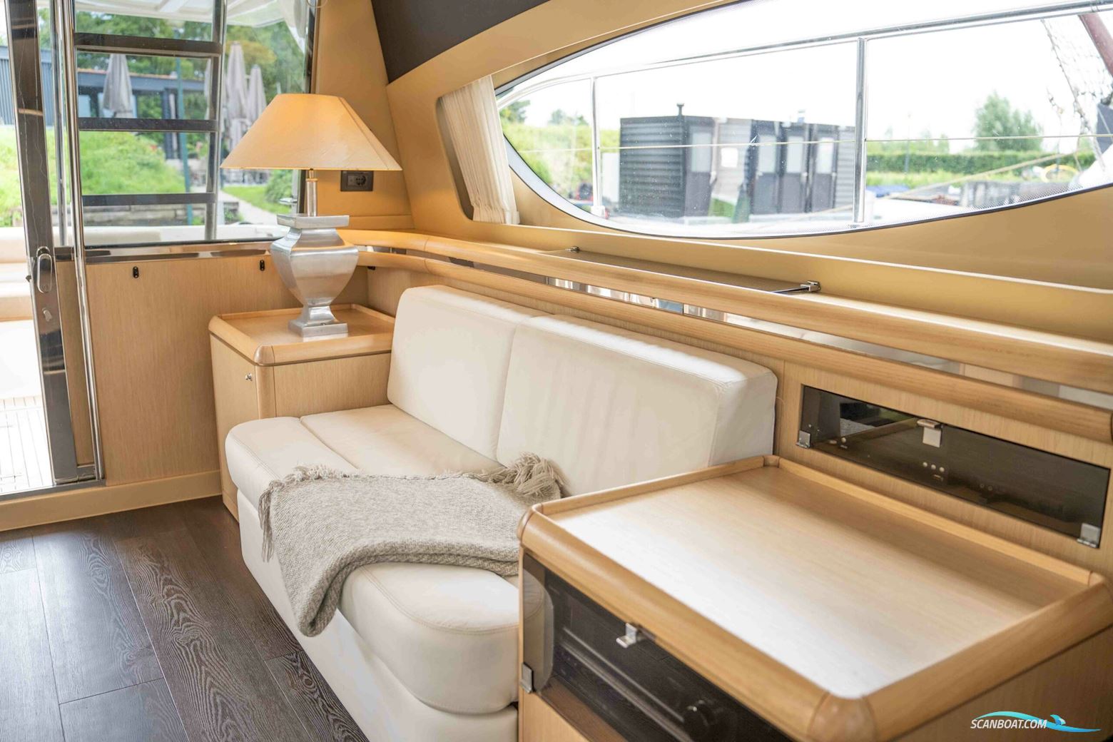 Ferretti Yachts 550