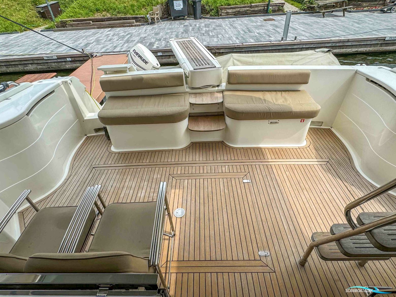 Ferretti Yachts 550