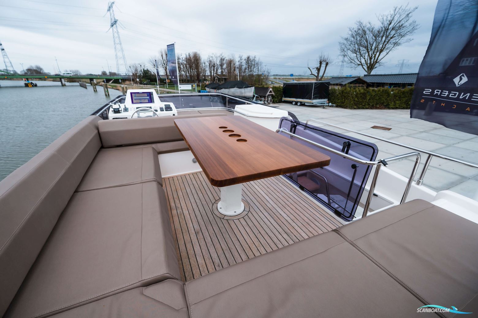 Ferretti Yachts 550
