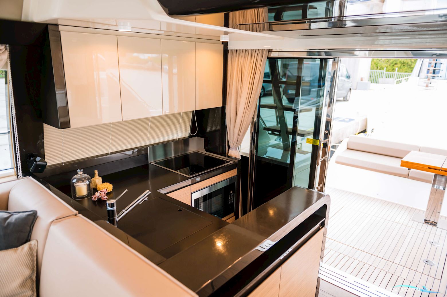 Ferretti Yachts 550