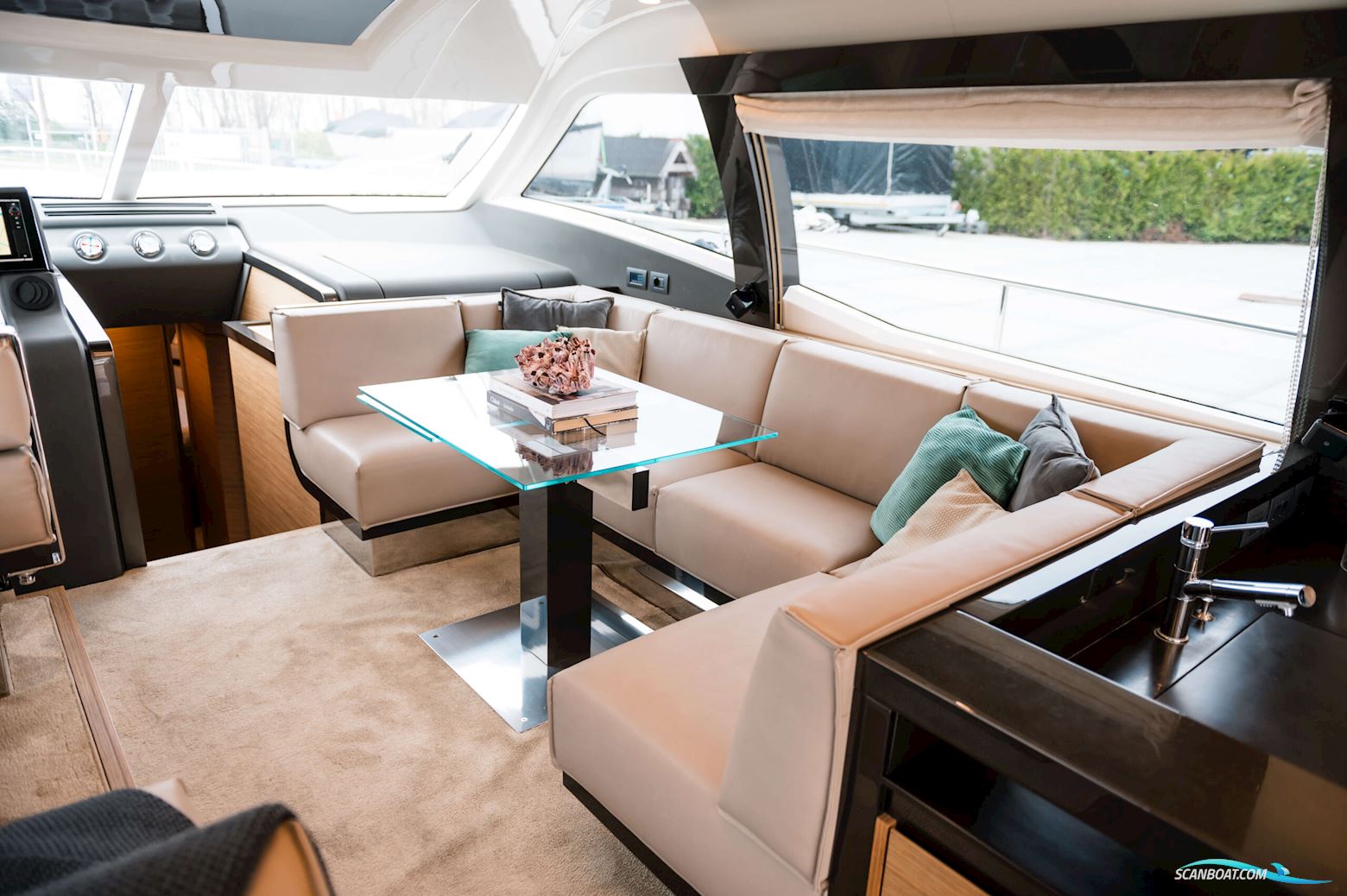 Ferretti Yachts 550