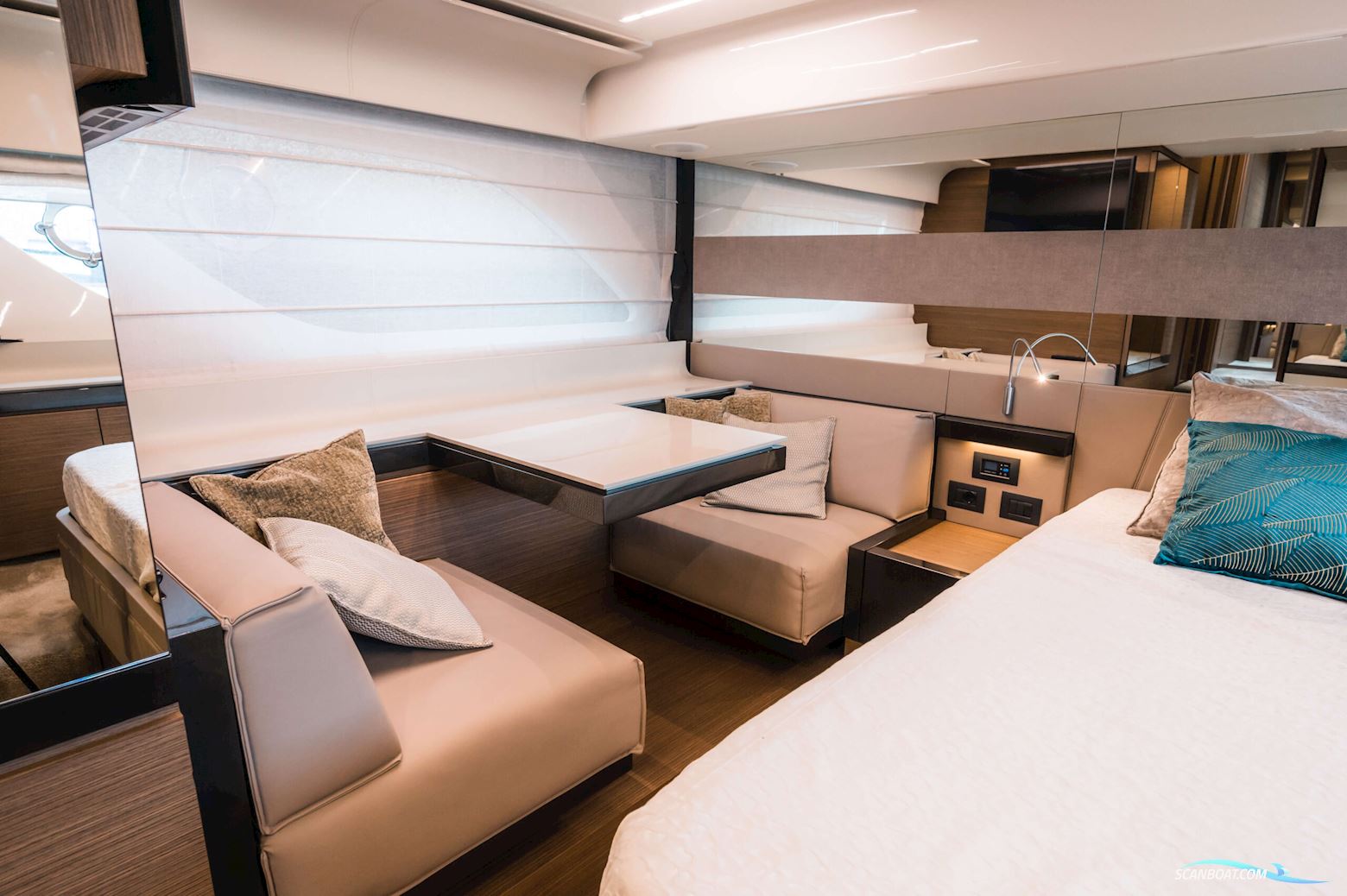 Ferretti Yachts 550