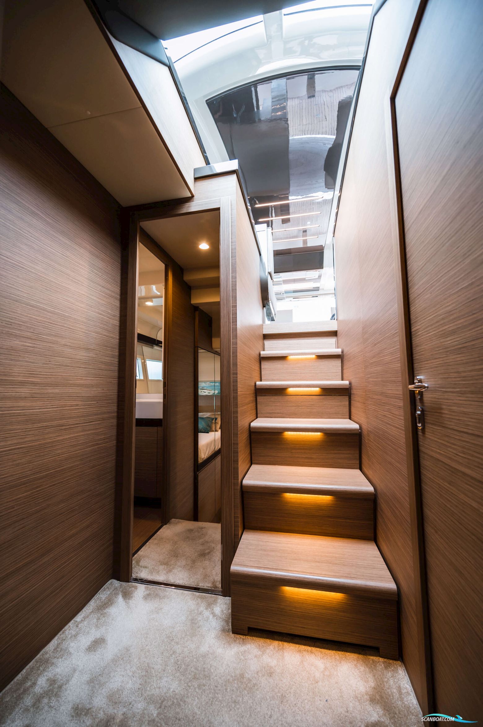 Ferretti Yachts 550
